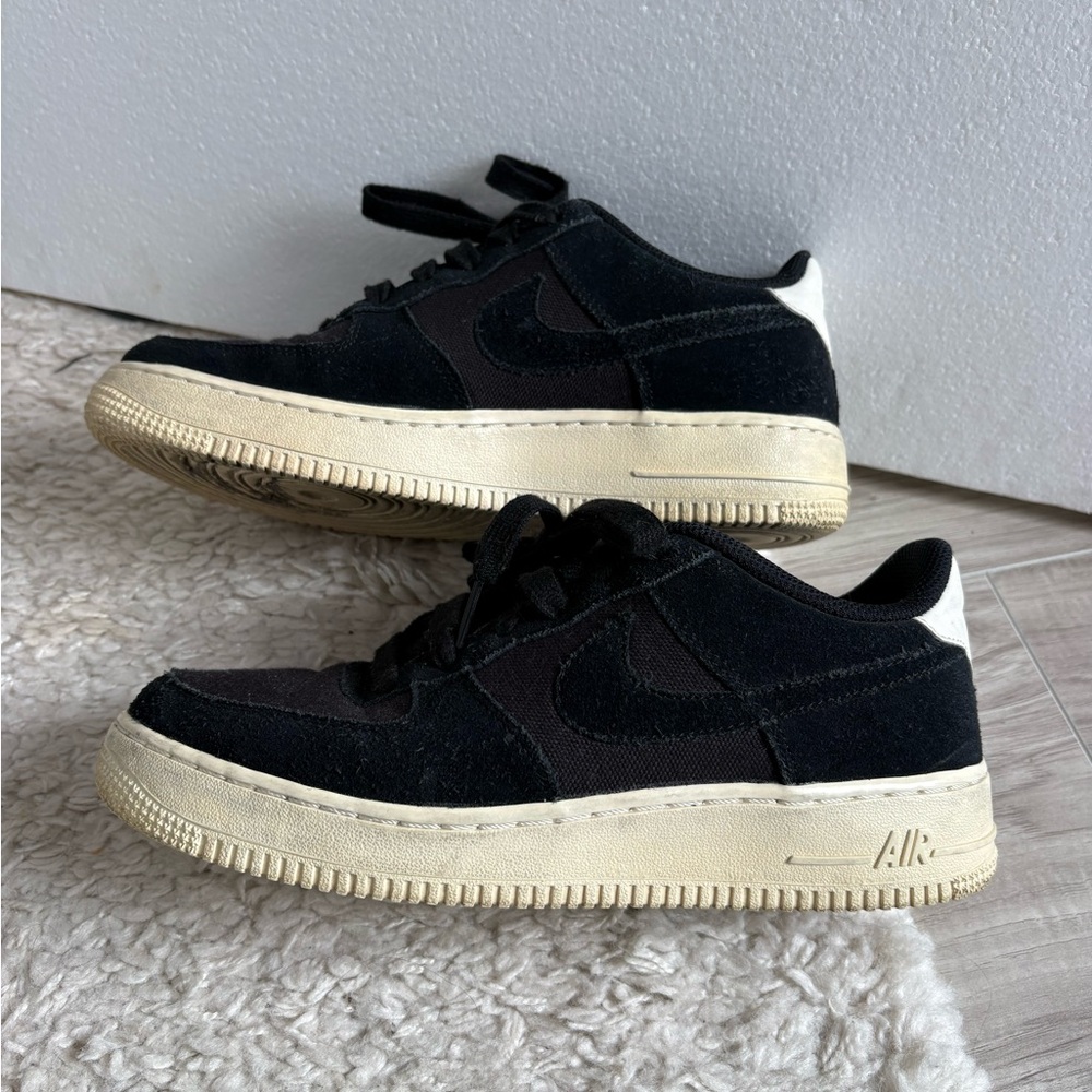 Kids Nike Air Black and White Sneakers Sz 6.5